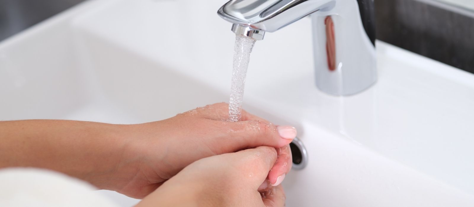 What Microplastics in Tap Water Mean for Your Skin and Hair